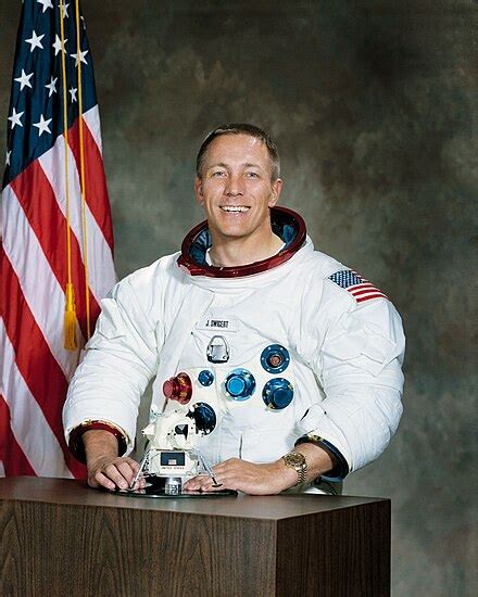 jack swigert wikipedia.